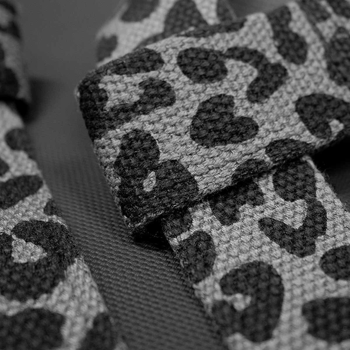 strength-shop-originals-lifting-straps-dark-leo-cotton-sangles-tirage image 5