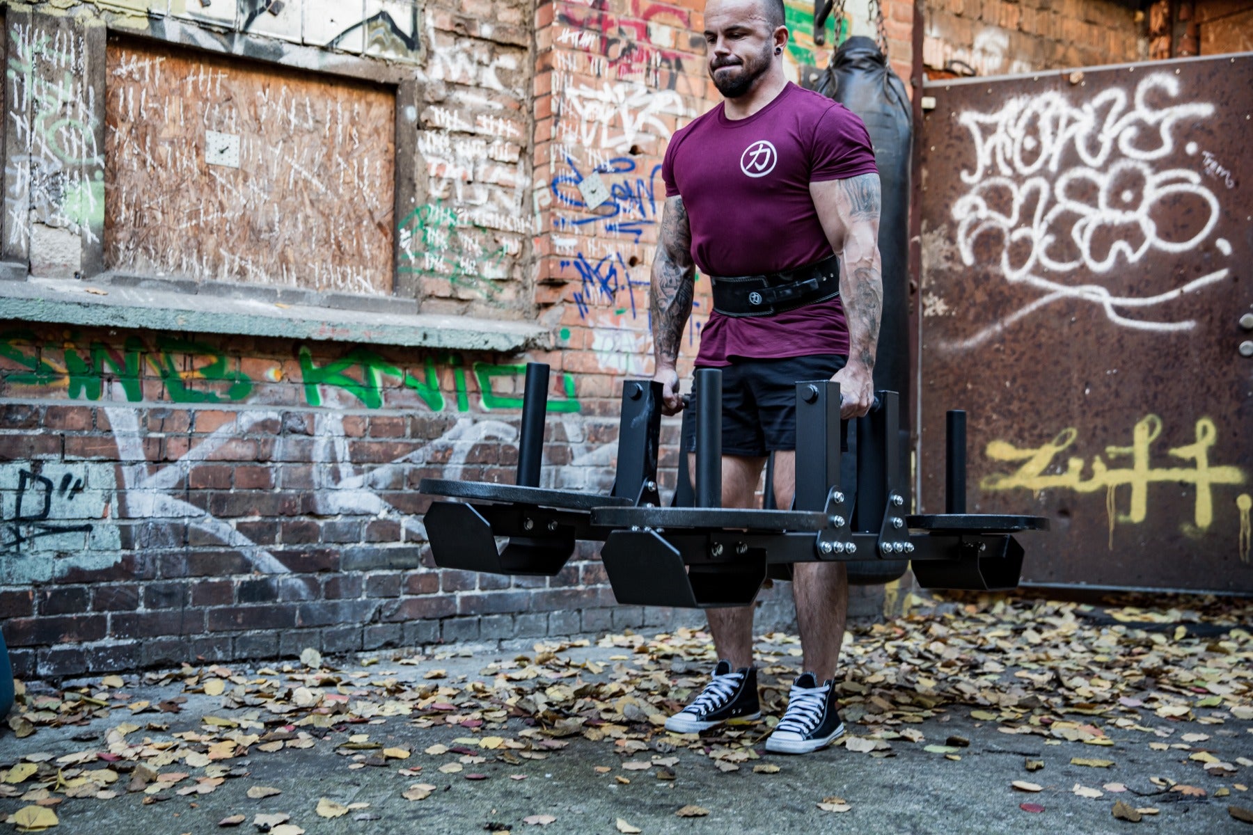 strength-shop-riot-poign-es-farmer-walk-comp-tition image 7
