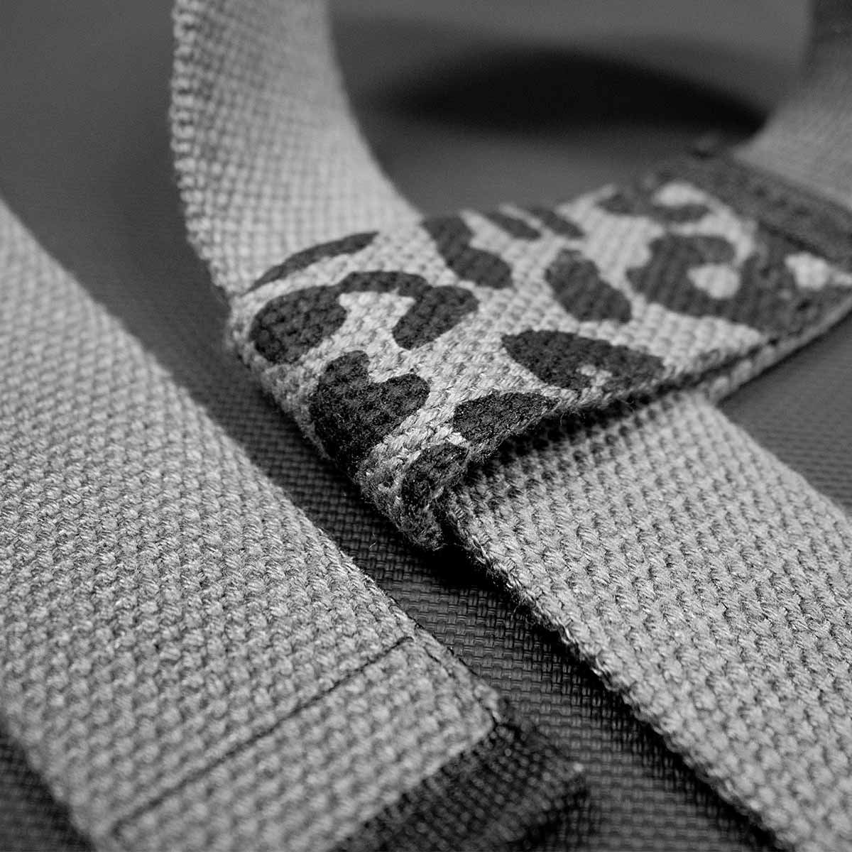 strength-shop-originals-lifting-straps-dark-leo-cotton-sangles-tirage image 3