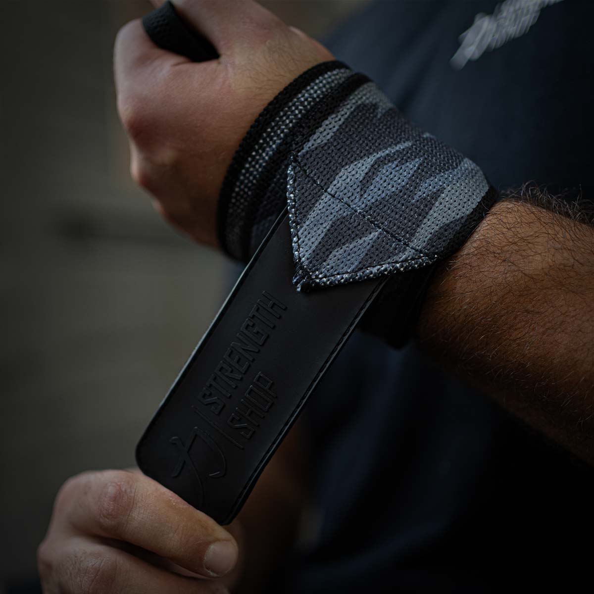 strength-shop-medium-wrist-wraps-dark-camo-ipf-bandes-poignets-30-60-cm image 6