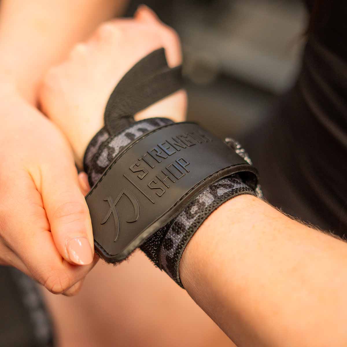 strength-shop-light-wrist-wraps-dark-leo-30cm-60cm image 8