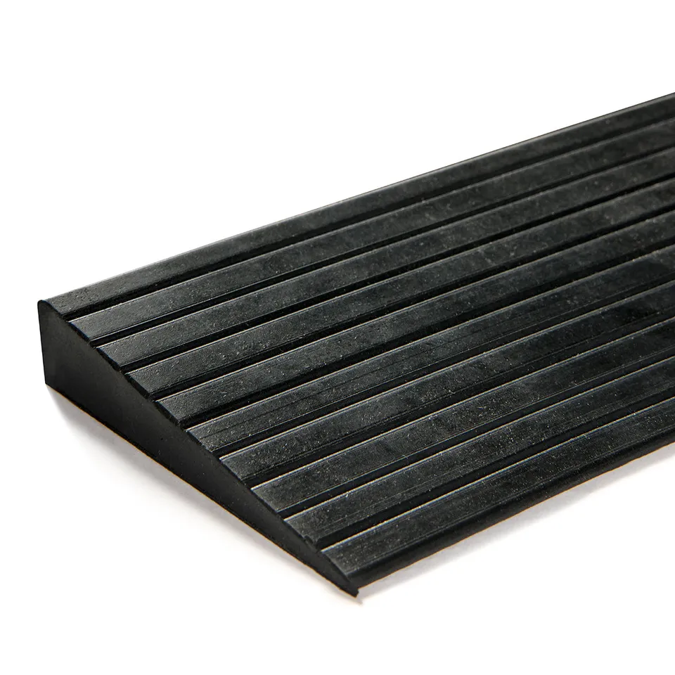 strength-shop-tapered-granuflex-bordure-tapis-20mm-1000-x-100mm image 1