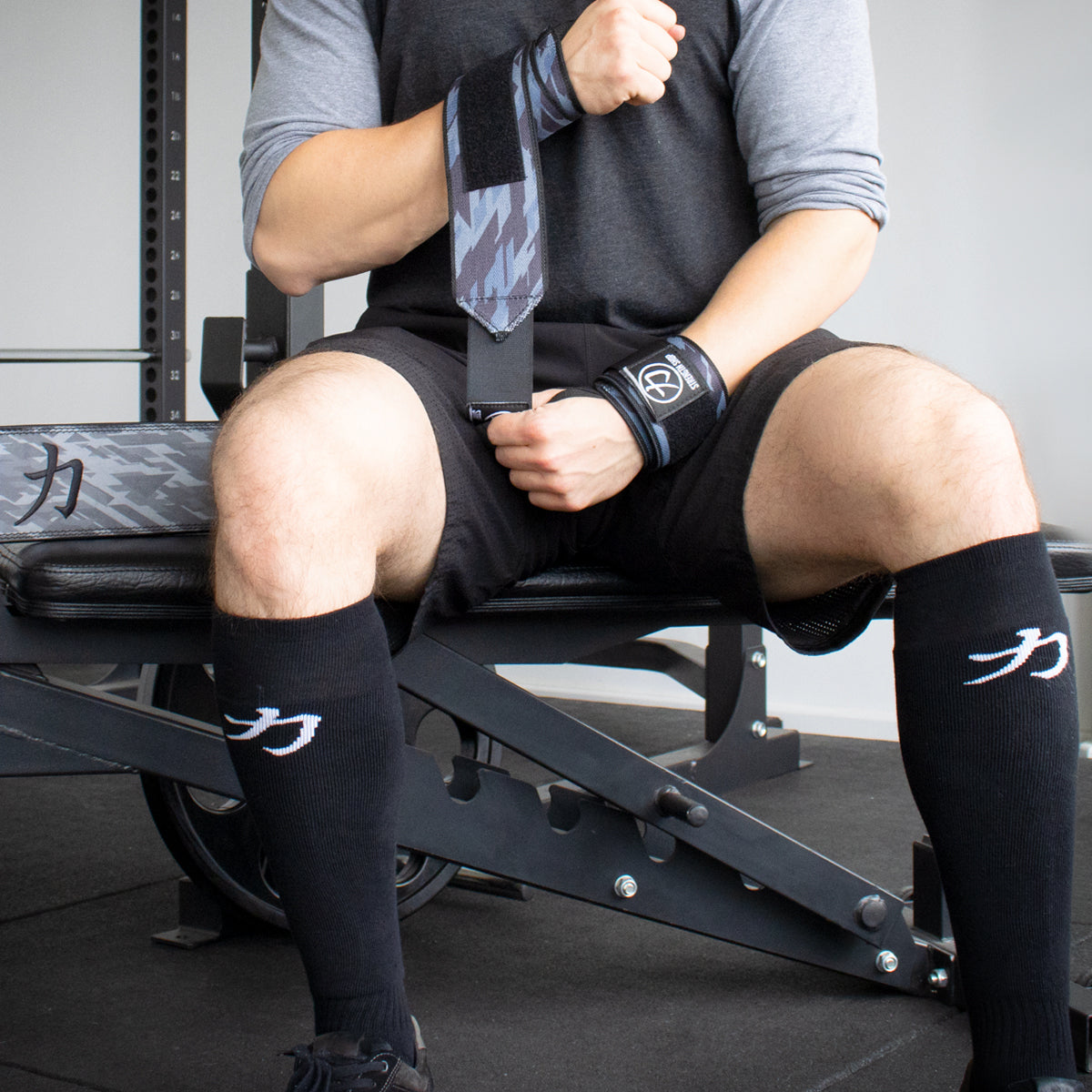 strength-shop-black-deadlift-socks-chaussettes-hautes-de-soulev-de-terre image 3
