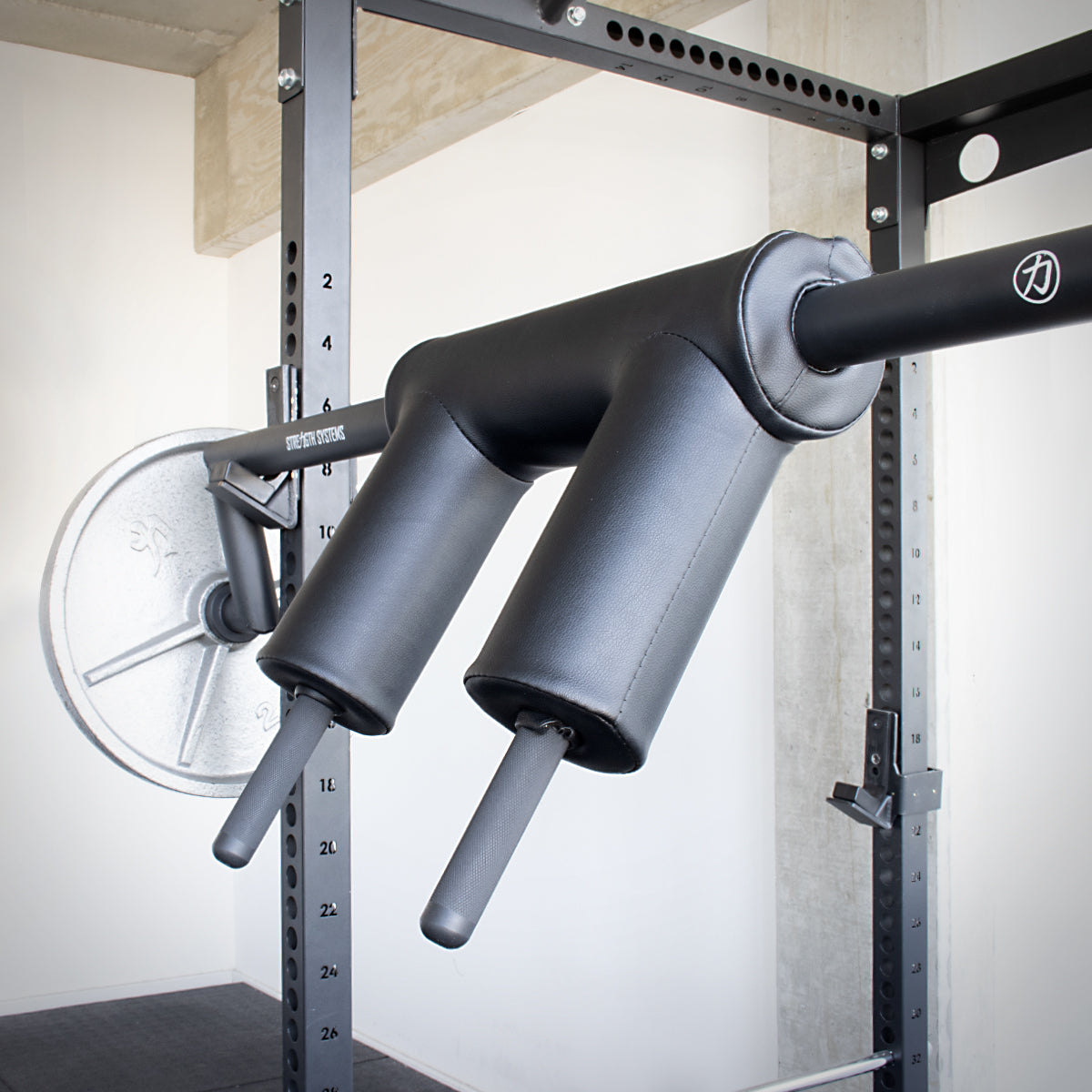 strength-shop-riot-heavy-duty-pad-pour-safety-squat-bar-olympique image 3