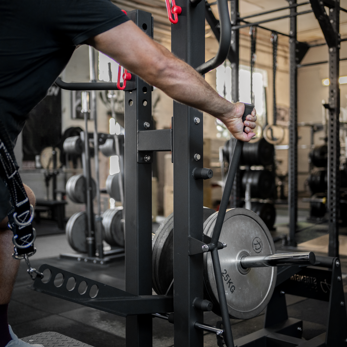 strength-shop-riot-belt-squat-machine-avec-ceinture-et-mousqueton image 6