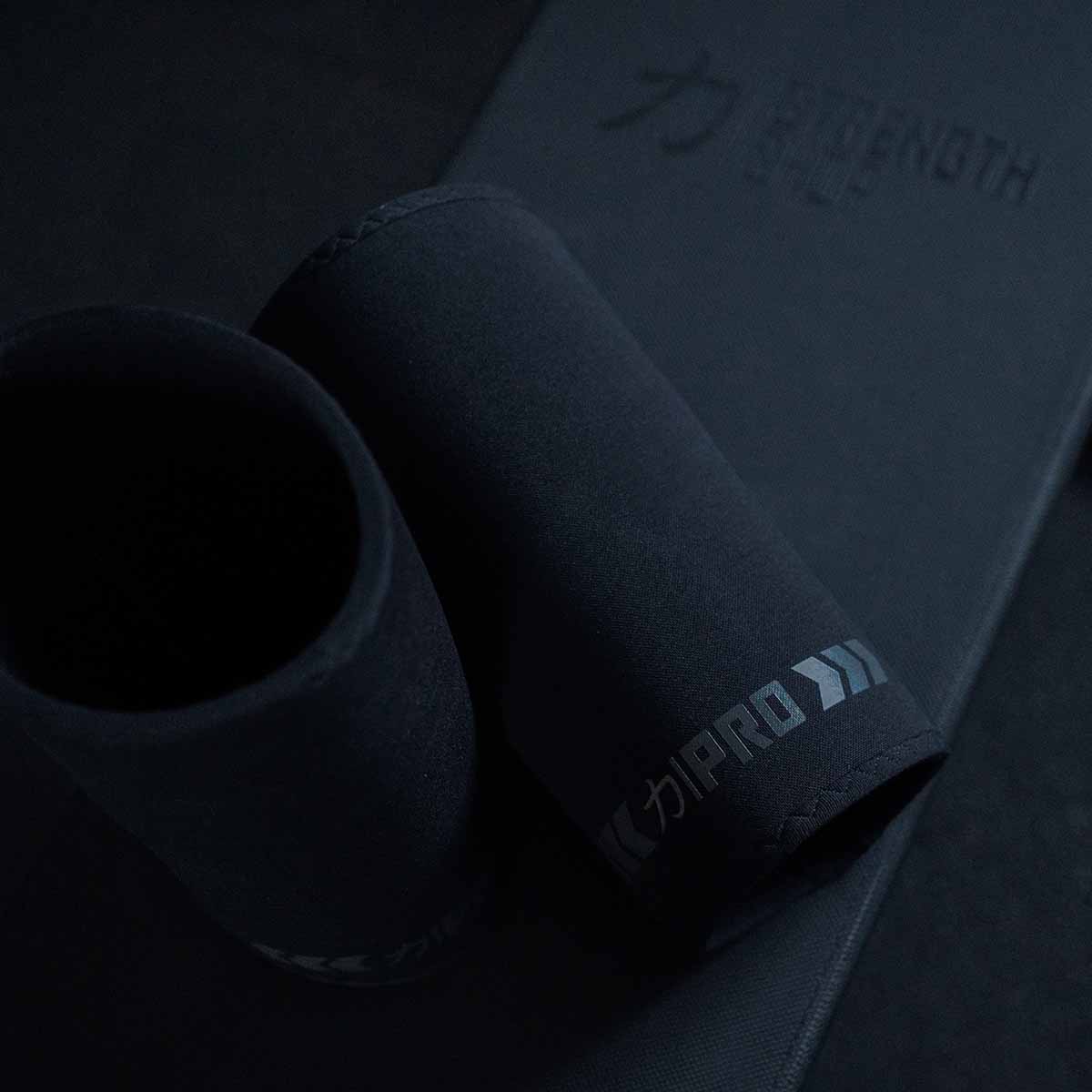 strength-shop-7mm-inferno-pro-knee-sleeves-stealth-genouill-res-extra-rigides-ip image 5