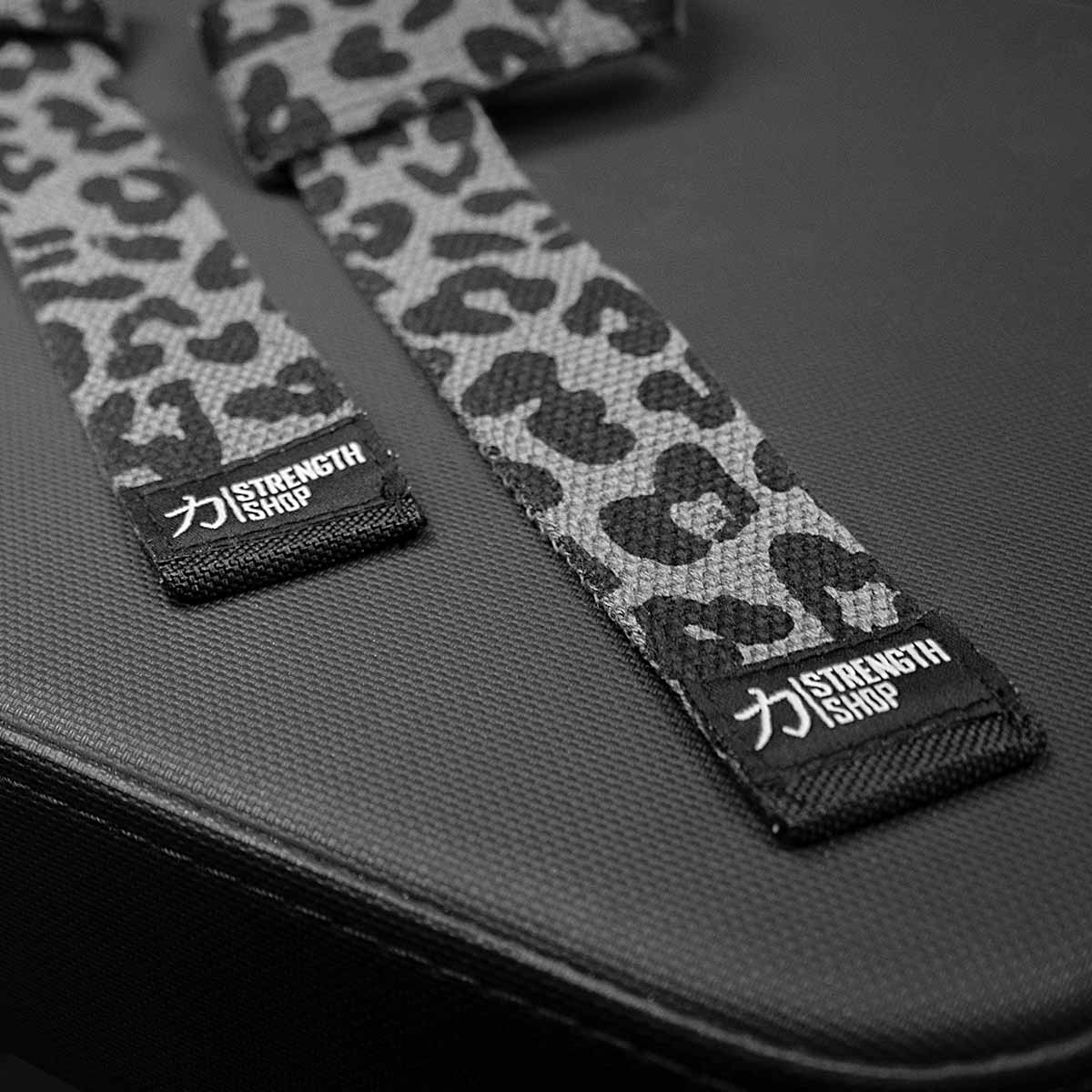 strength-shop-originals-lifting-straps-dark-leo-cotton-sangles-tirage image 6