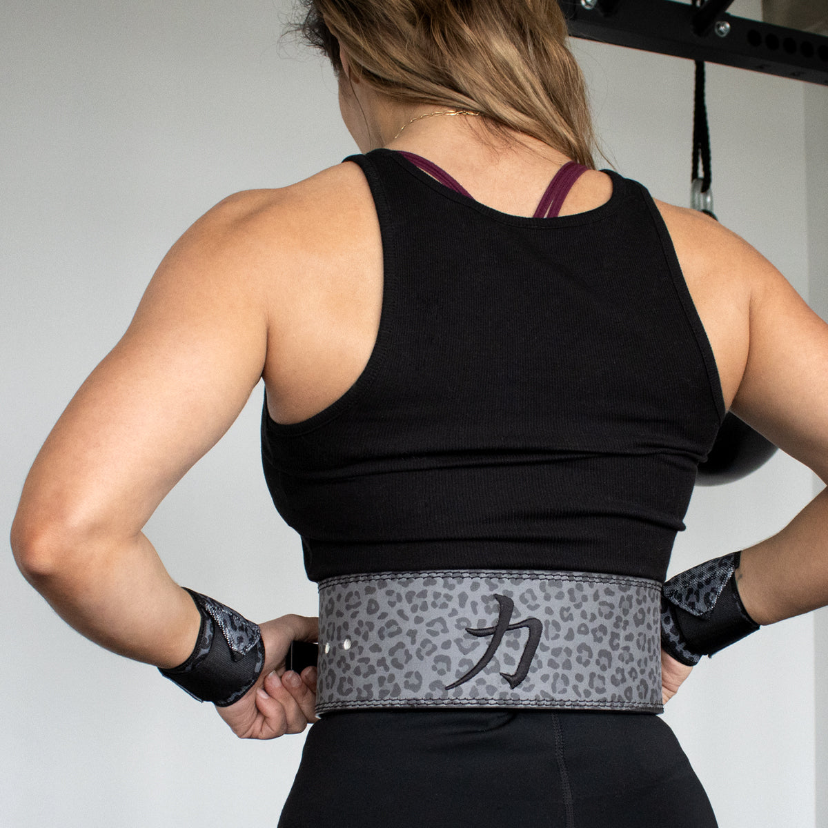 strength-shop-dark-leo-lever-belt-10mm-ipf-approved-ceinture-de-force-levier image 3