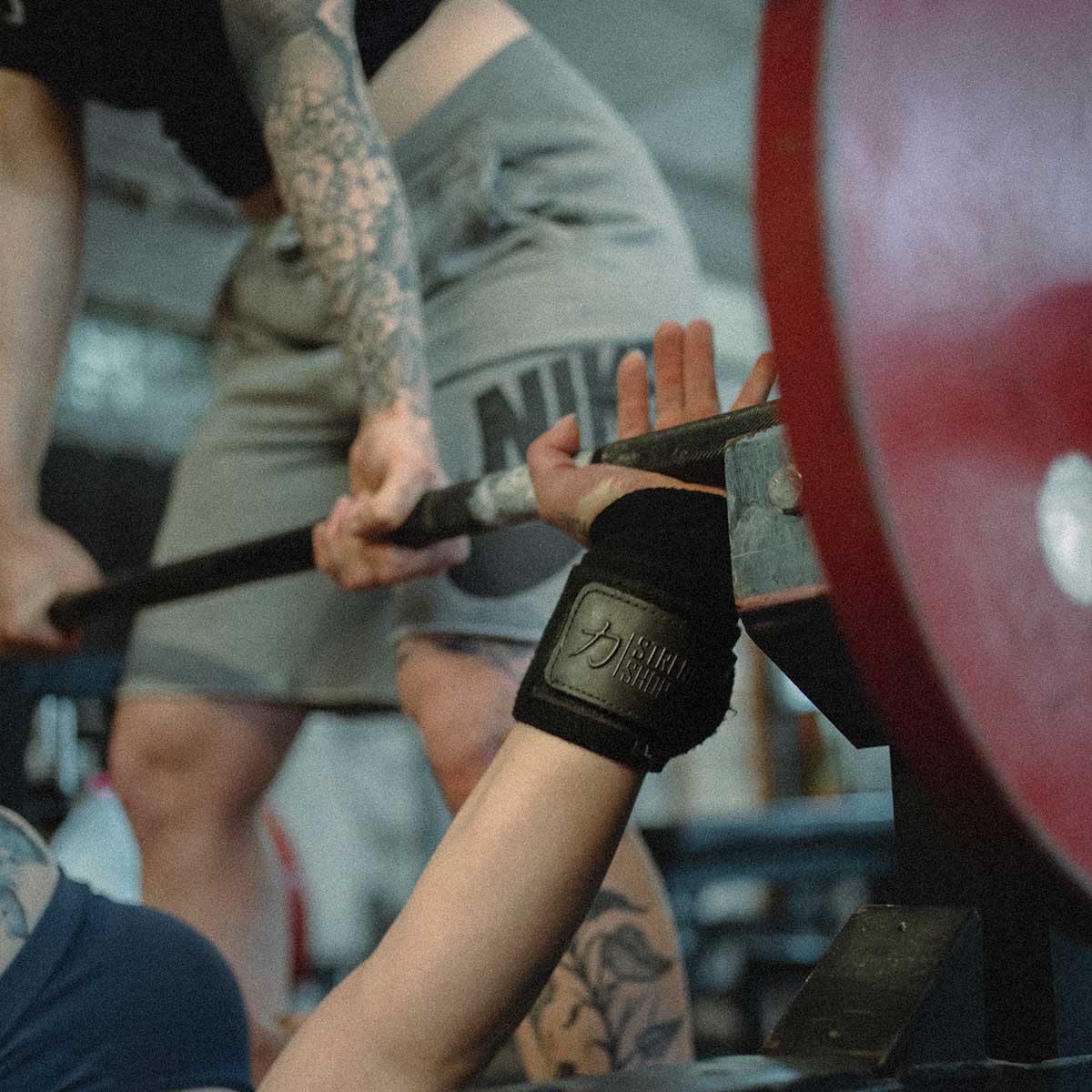 strength-shop-stealth-black-wrist-wraps-medium-prot-ge-poignets-ipf image 7