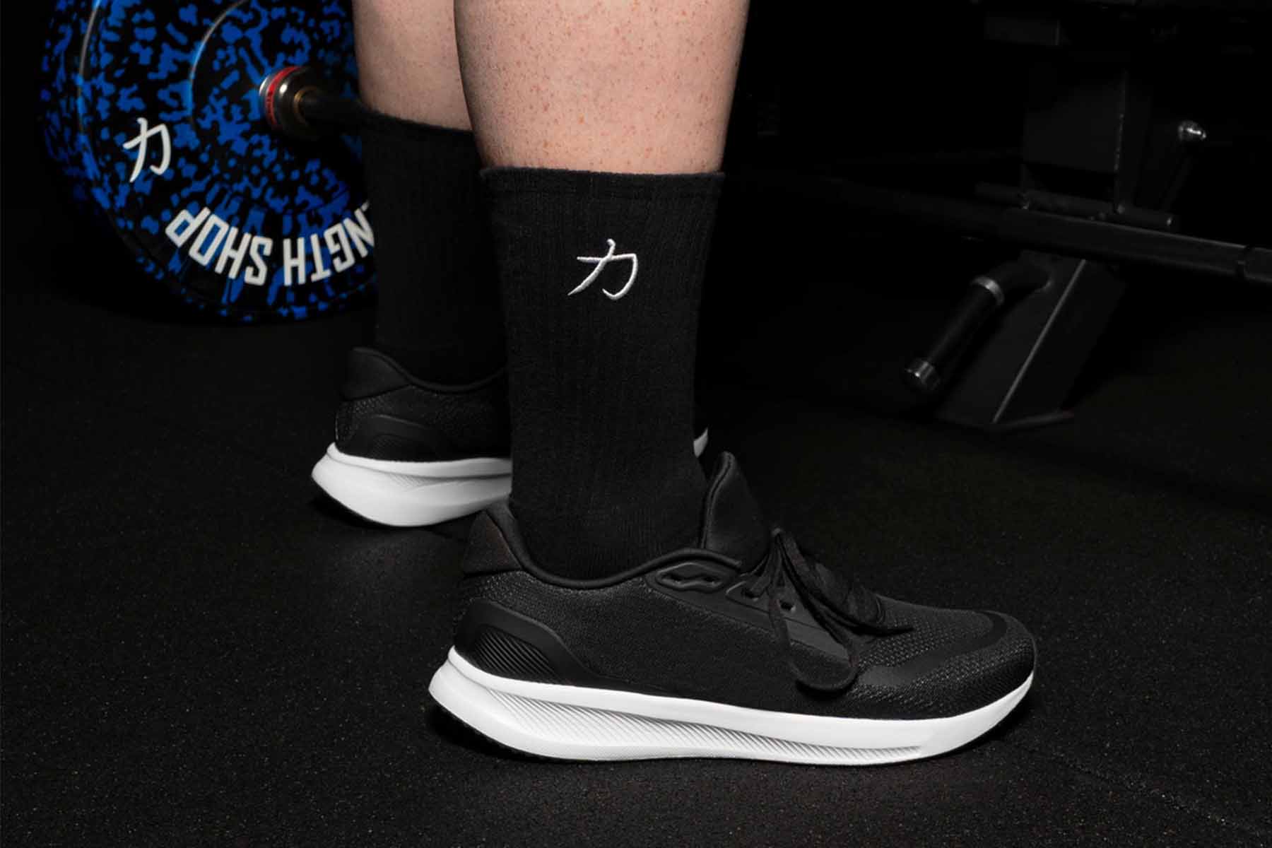 strength-shop-crew-socks-chaussettes-de-sport-noir-blanc image 3