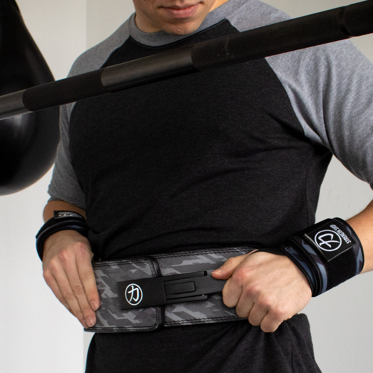 strength-shop-dark-camo-lever-belt-10mm-ipf-approved-ceinture-force image 3