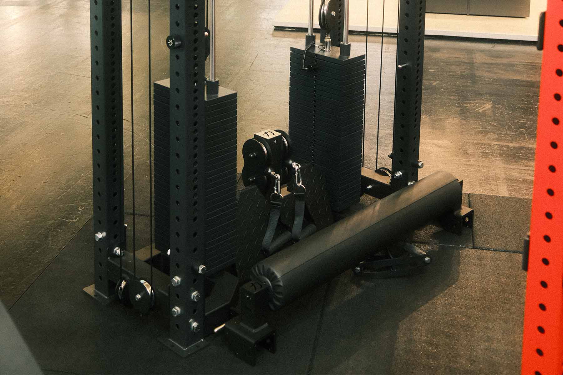 strength-shop-riot-mrr-coussin-rouleau-jambes-lat-pulldown image 4