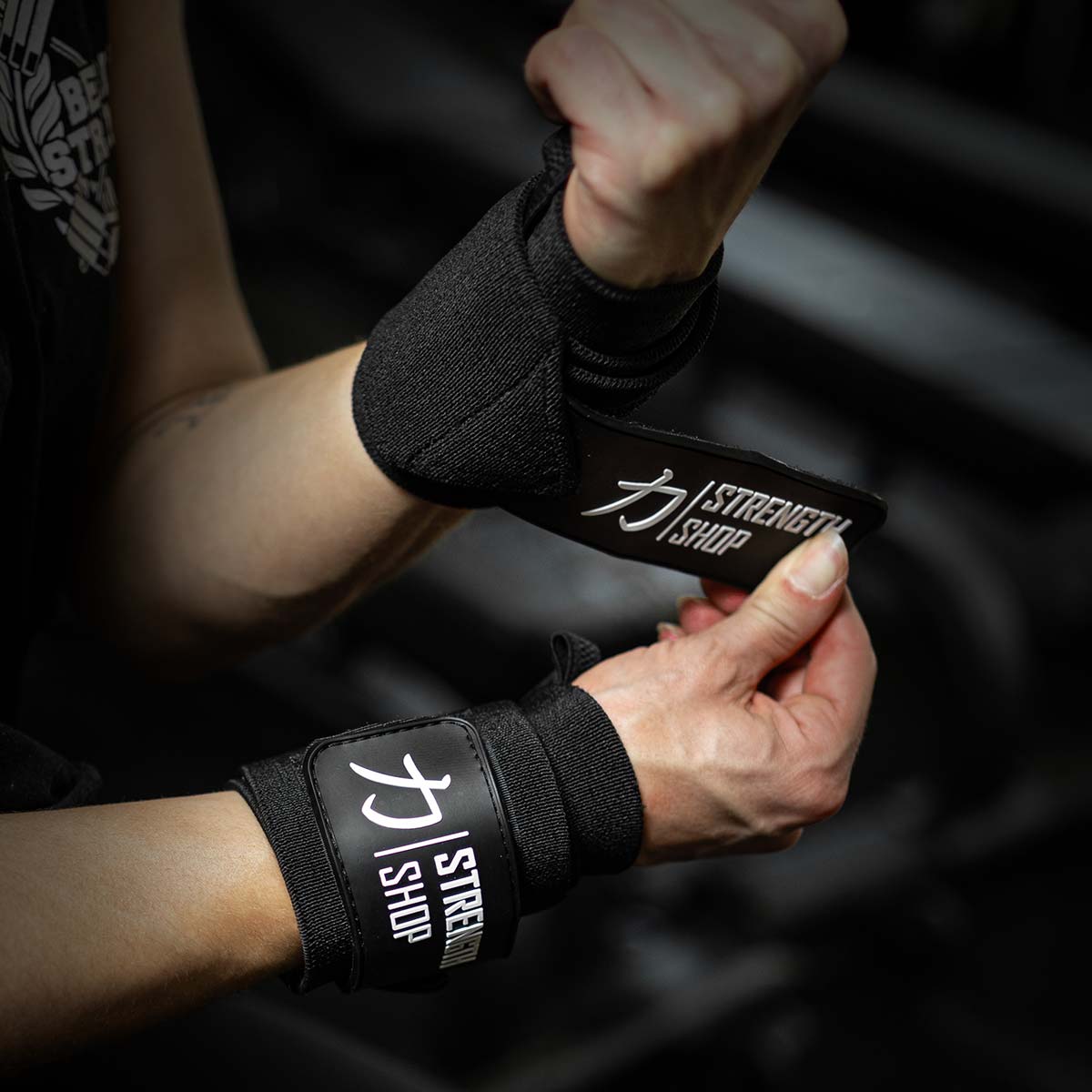 strength-shop-bandes-de-poignets-medium-30-60cm-noires-ipf-approved image 6