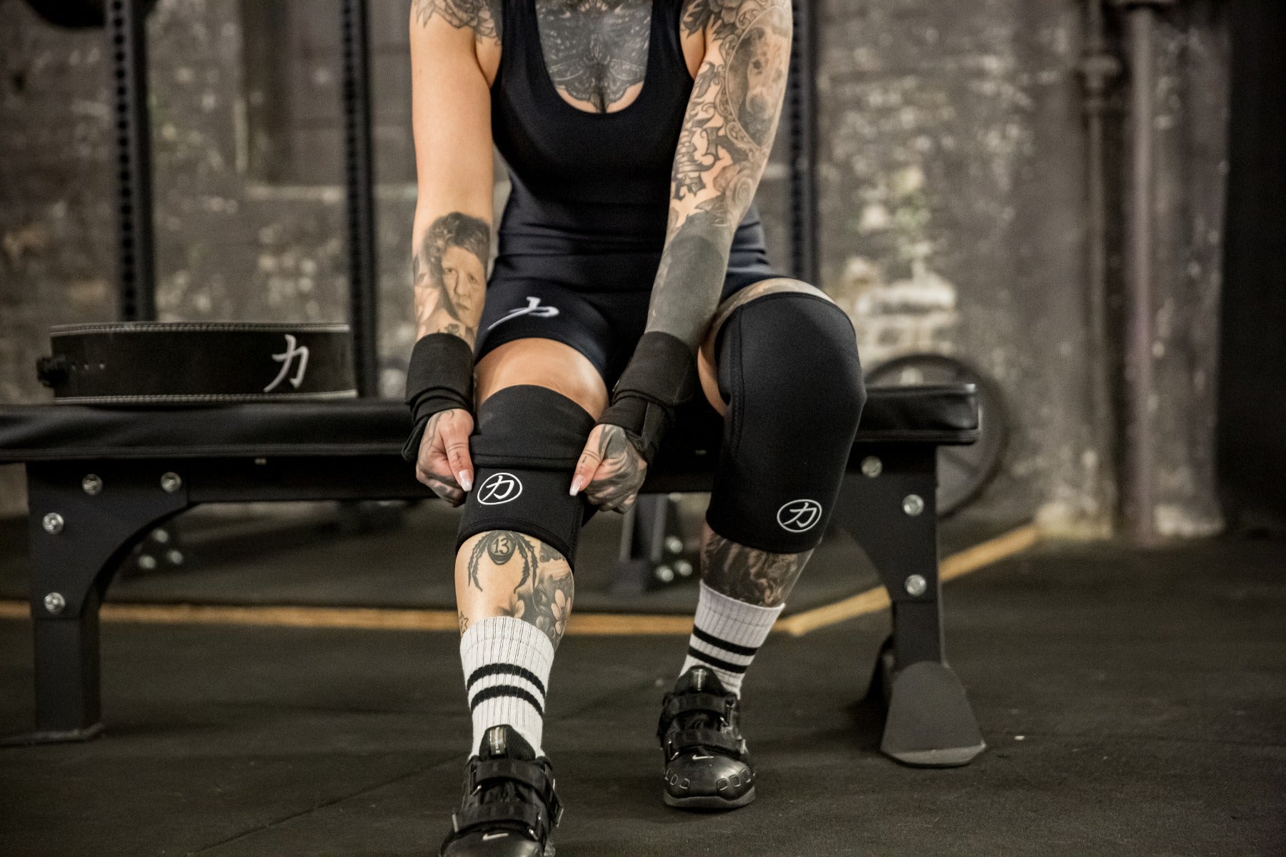 strength-shop-7mm-inferno-neoprene-knee-sleeves-dark-camo-ipf-paire image 6
